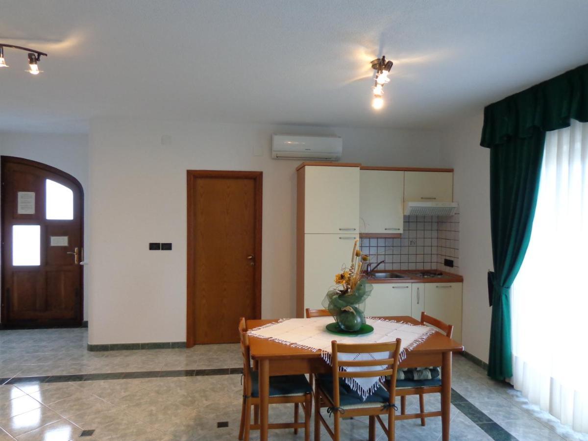 Apartmens Alenka 罗维尼 客房 照片